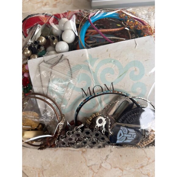 Mixed Jewelry Lot For Crafting & Repurposing  2 Lbs 12 Oz Assorted Beads Bracele - Picture 10 of 10